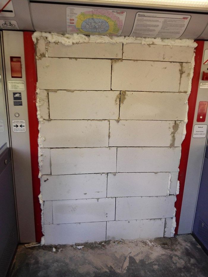 Fixing Broken Subway Doors, The German Way