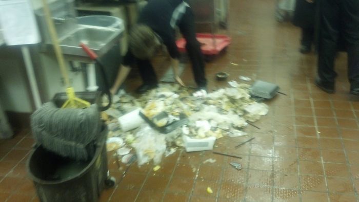 I Worked At A Chain Restauraunt. This Is How My Manager Solved Problems. Guess Who Had To Clean It Up