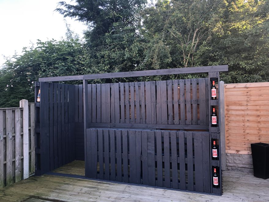 This Pallet Bar In My Backyard Cost Me Only $112 To Make This Pallet Bar In My Backyard Cost Me Only $112 To Make