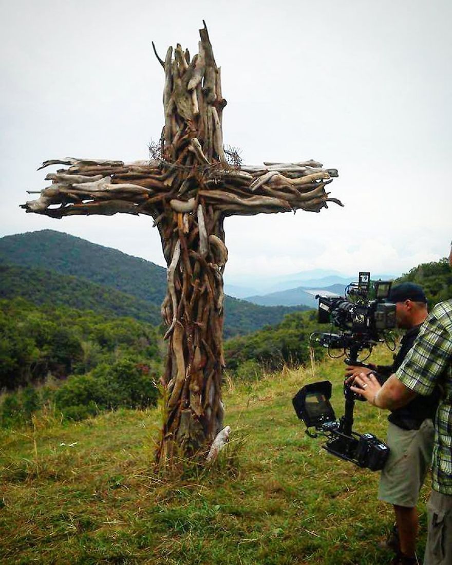 American Artist Creates Art With Reused Wood And The Result Looks Magical