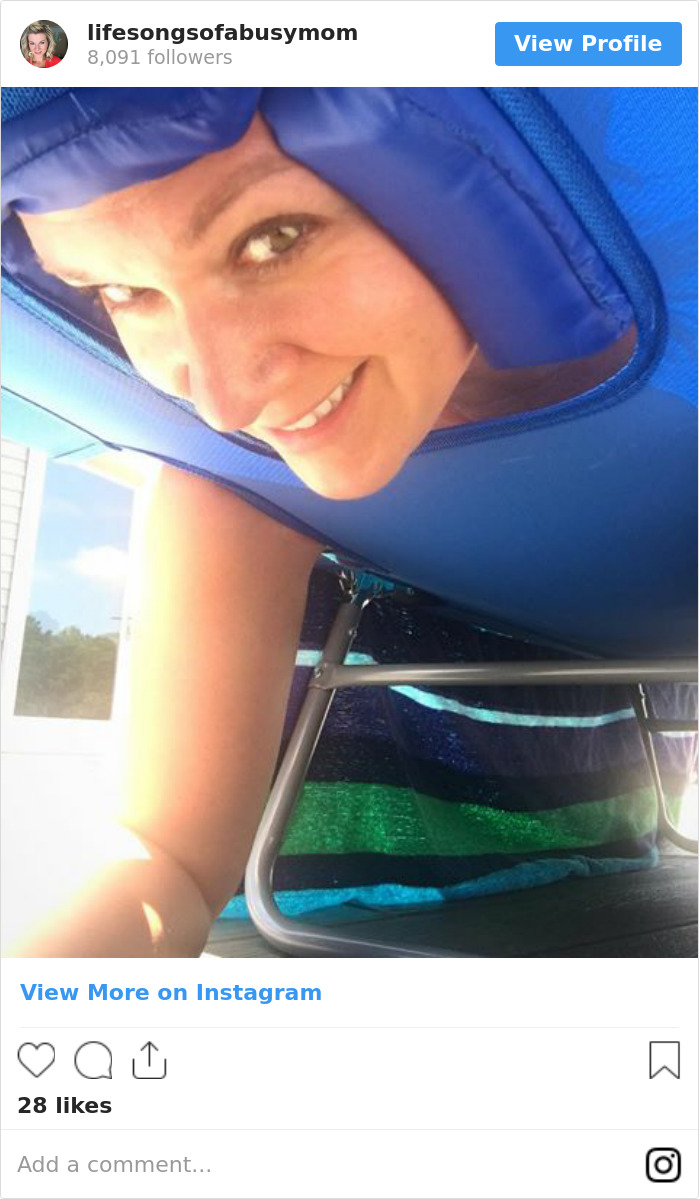 Amazon Is Selling A Beach Lounge Chair That Has A Face Hole For Reading Amazon Is Selling A Beach Lounge Chair That Has A Face Hole For Reading