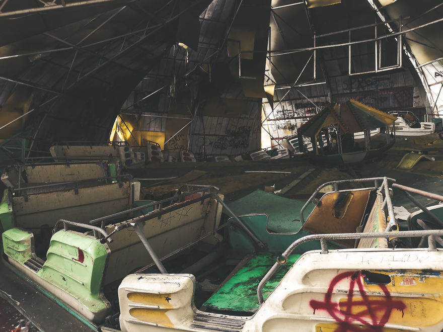 My 22 Pics Show A Closed Amusement Park That Reminds You Of The Soviet Era