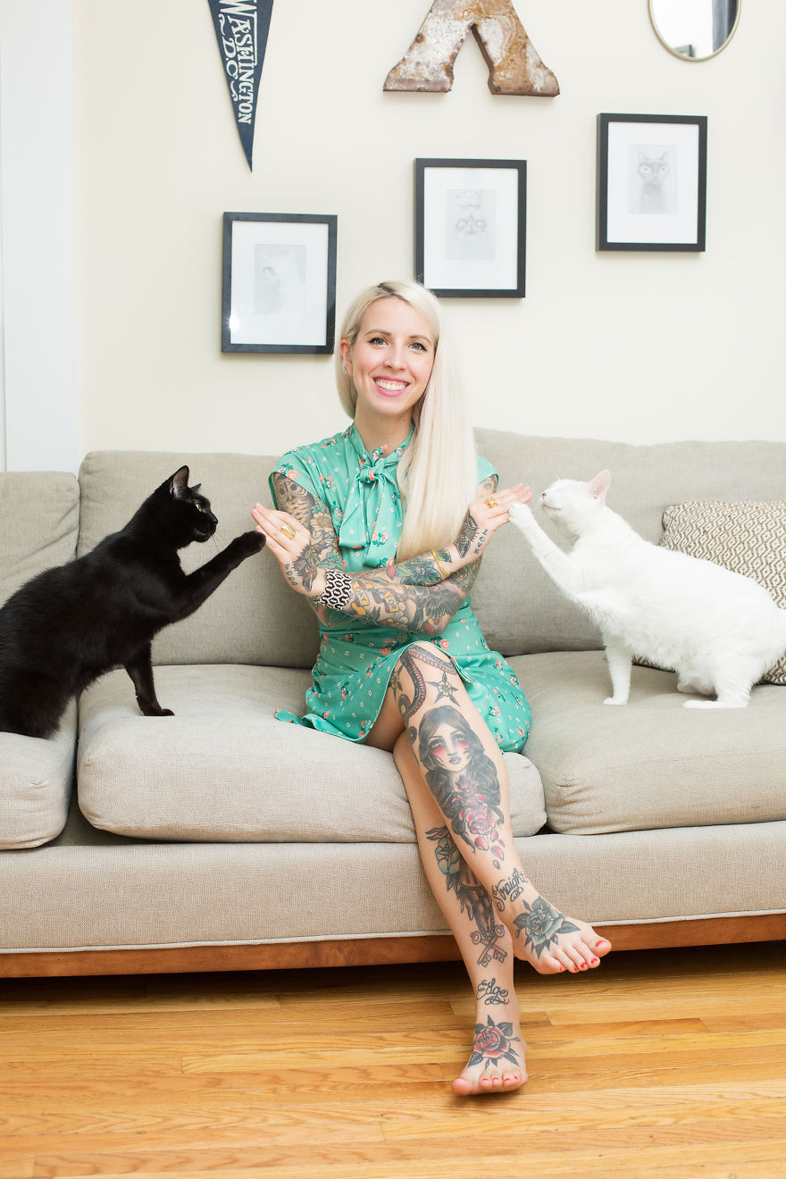 I Photograph Ladies With Their Cats To Debunk The Crazy Cat Lady Stereotype, And Here Are My Favorite Photos (16 Pics)
