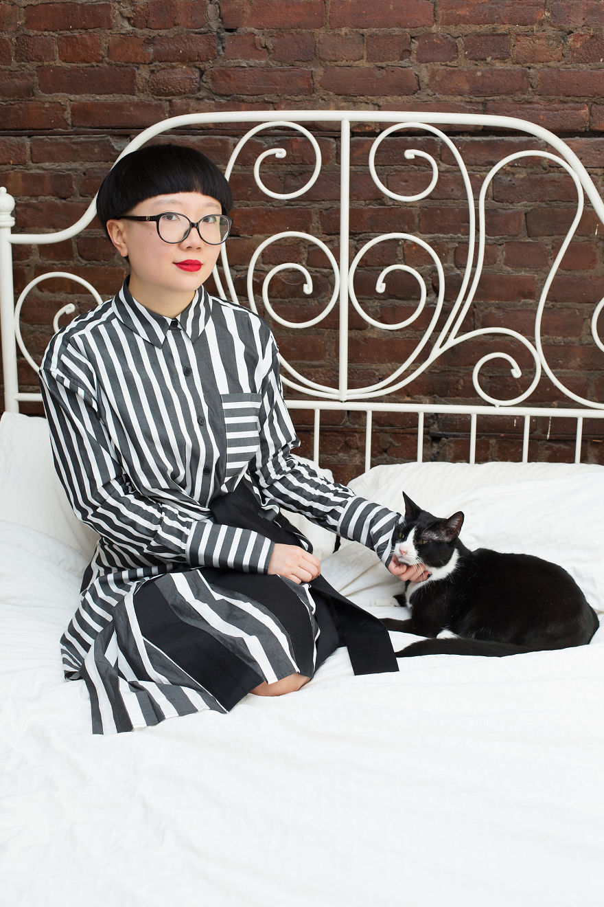 I Photograph Ladies With Their Cats To Debunk The Crazy Cat Lady Stereotype, And Here Are My Favorite Photos (16 Pics)