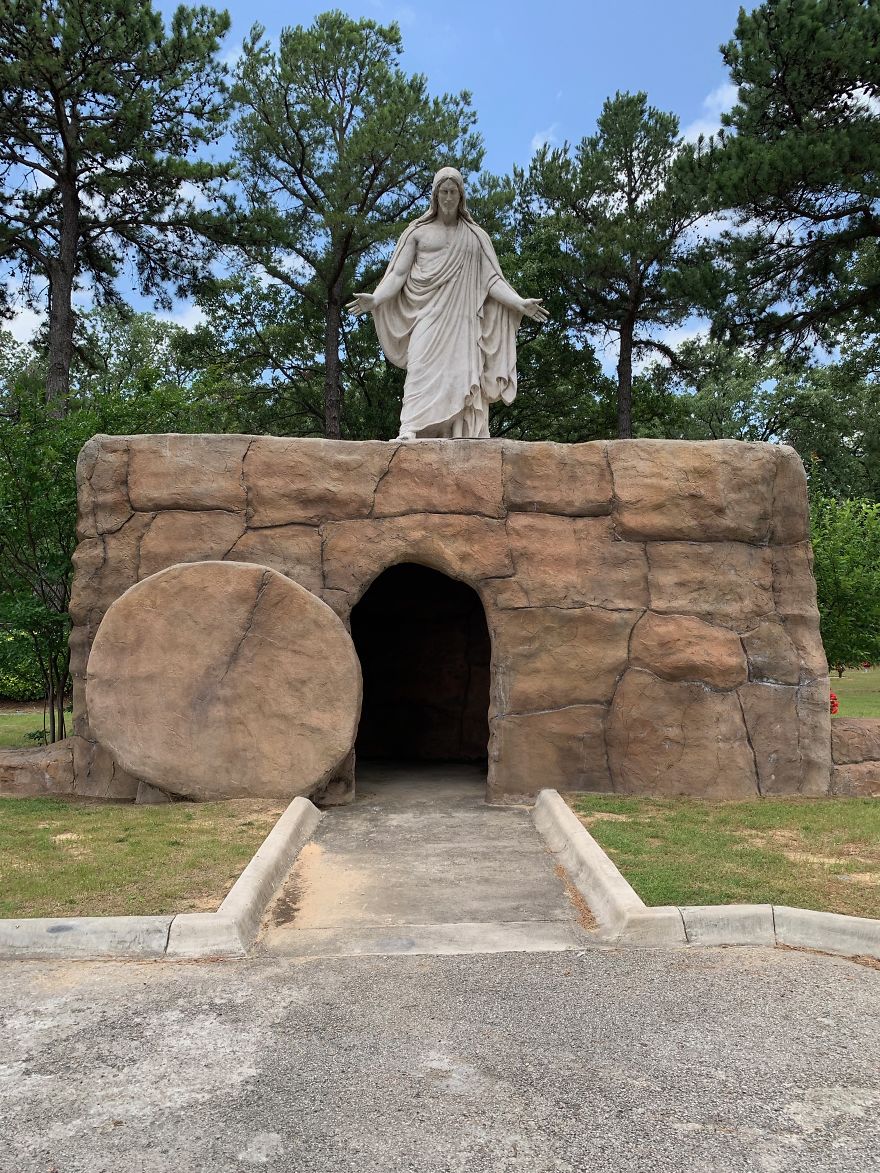 I'm Surprised By The Humble Grave For Chewbacca Actor Peter Mayhew
