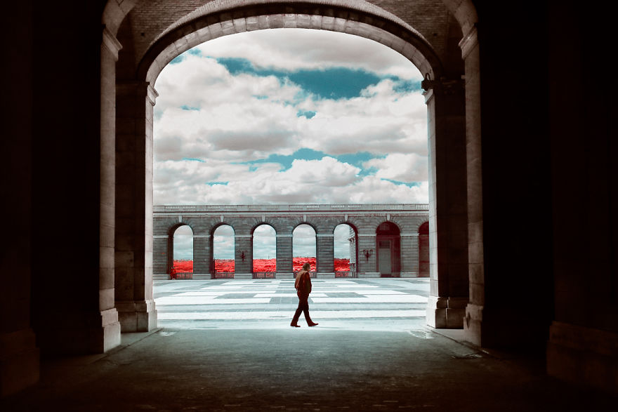 He Discovers Madrid In Infrared !