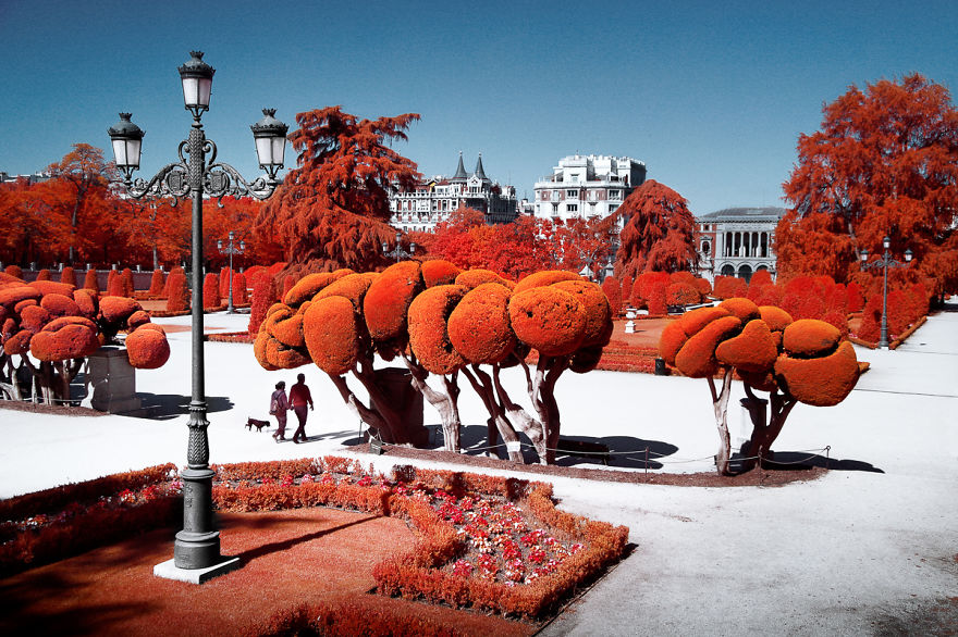 He Discovers Madrid In Infrared !