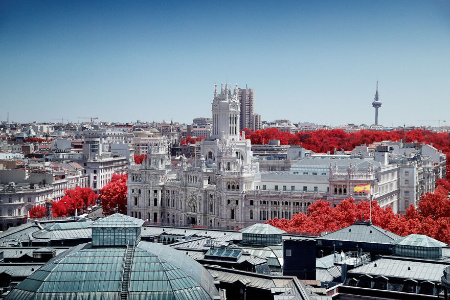 He Discovers Madrid In Infrared !
