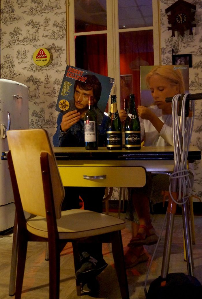 People Are Merging Old Vinyl Covers With Parts Of Their Bodies And The Result Is Amazing