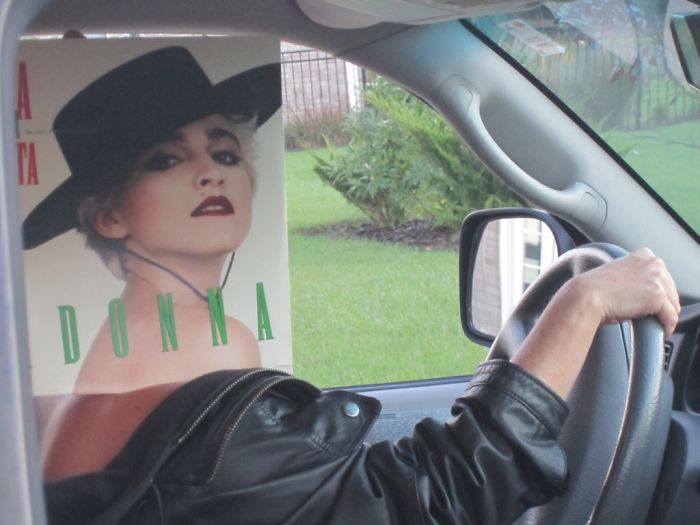 People Are Merging Old Vinyl Covers With Parts Of Their Bodies And The Result Is Amazing