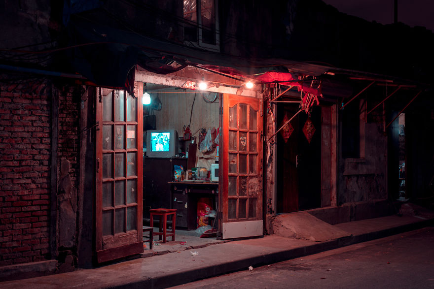 Photographer Captures Disappearing Shanghai Streets