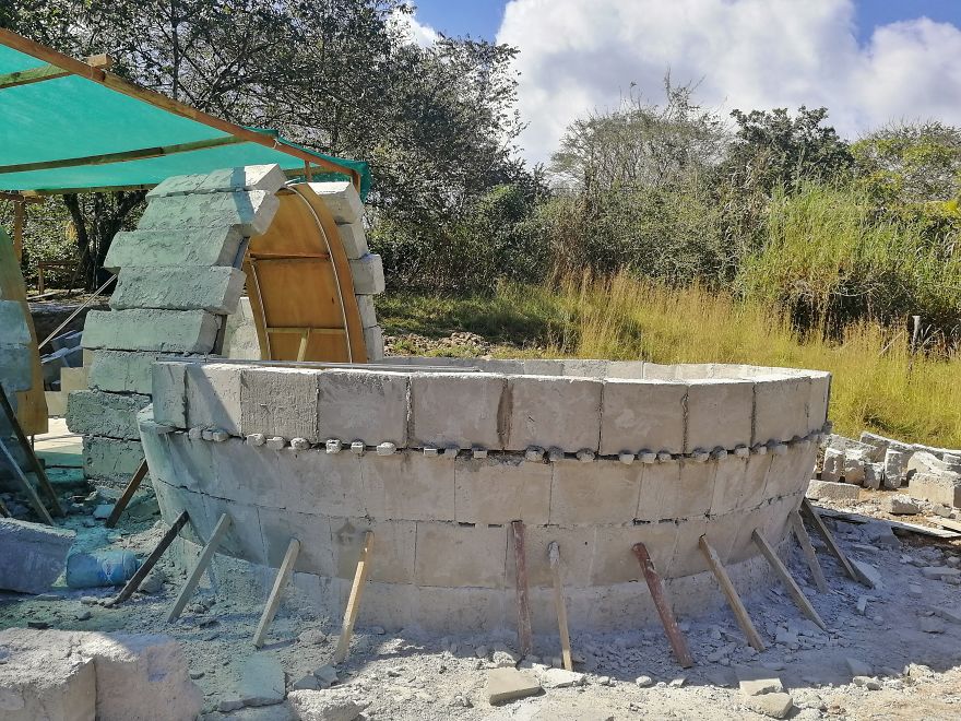 I Used A Mix Of Concrete And Dish-Washing Detergent To Build This Amazing Dome House In Costa Rica I Used A Mix Of Concrete And Dish-Washing Detergent To Build This Amazing Dome House In Costa Rica