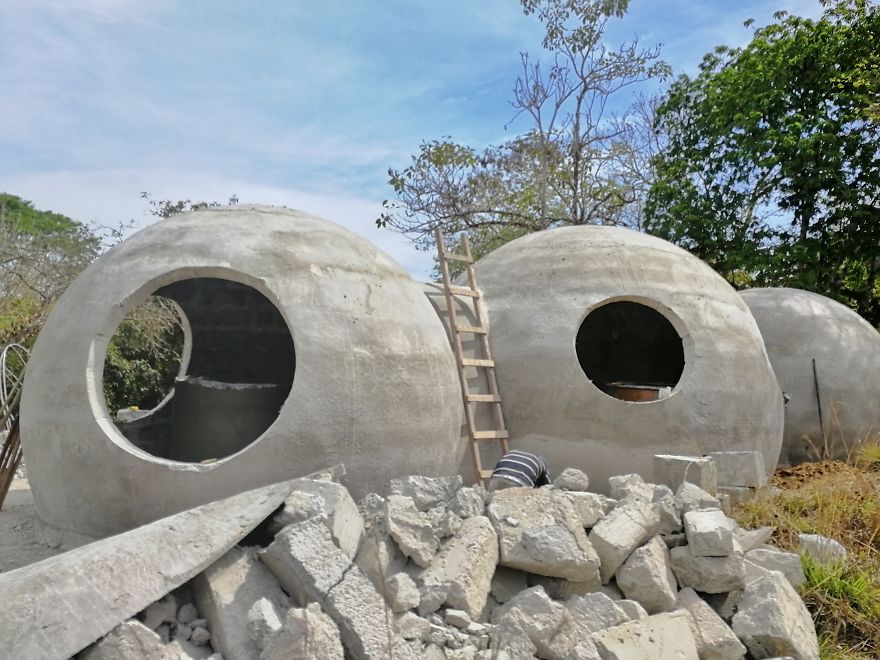 I Used A Mix Of Concrete And Dish-Washing Detergent To Build This Amazing Dome House In Costa Rica I Used A Mix Of Concrete And Dish-Washing Detergent To Build This Amazing Dome House In Costa Rica