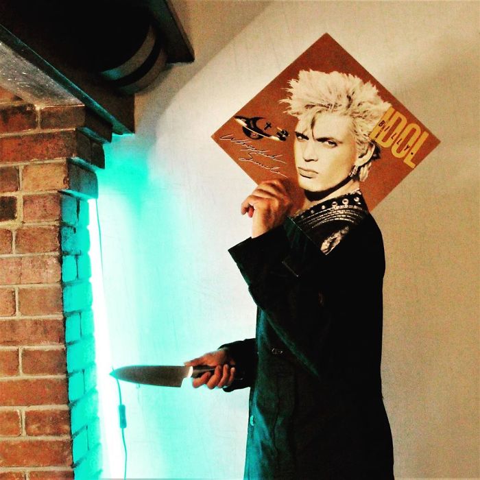 People Are Merging Old Vinyl Covers With Parts Of Their Bodies And The Result Is Amazing