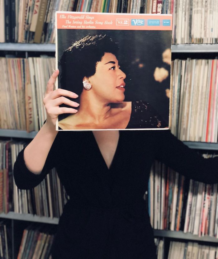 People Are Merging Old Vinyl Covers With Parts Of Their Bodies And The Result Is Amazing
