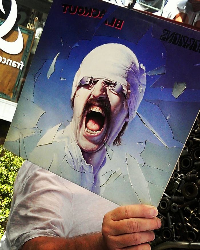 People Are Merging Old Vinyl Covers With Parts Of Their Bodies And The Result Is Amazing