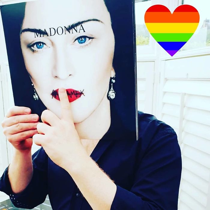 People Are Merging Old Vinyl Covers With Parts Of Their Bodies And The Result Is Amazing