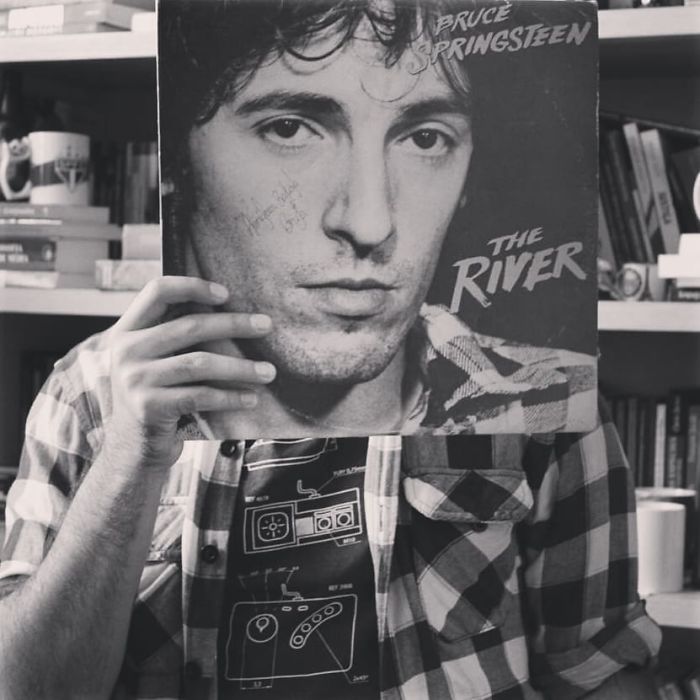 People Are Merging Old Vinyl Covers With Parts Of Their Bodies And The Result Is Amazing