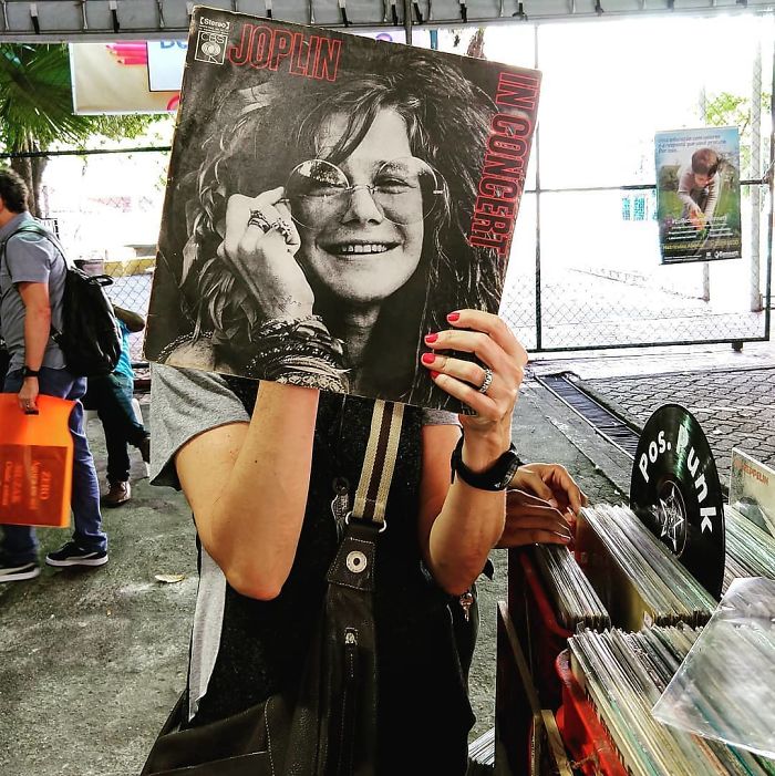 People Are Merging Old Vinyl Covers With Parts Of Their Bodies And The Result Is Amazing