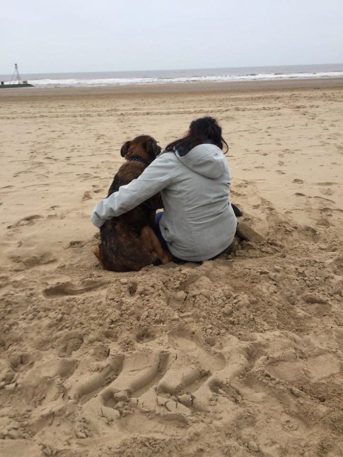 Woman Opens Dog Hospice Where She Spends The Last Days With Abandoned Dogs Woman Opens Dog Hospice Where She Spends The Last Days With Abandoned Dogs
