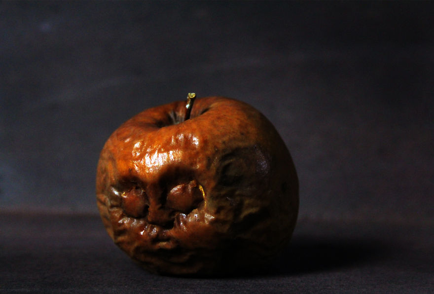 Decaying Apple Heads