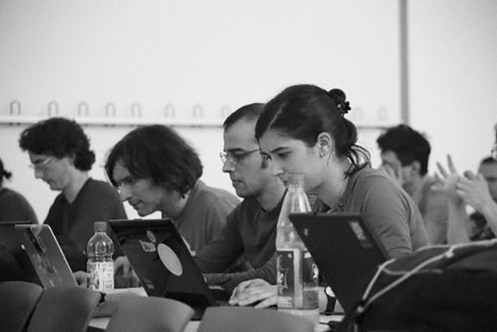 Black And White Photo Shows How An Optical Illusion Can Trick Our Brain Into Coloring It Black And White Photo Shows How An Optical Illusion Can Trick Our Brain Into Coloring It