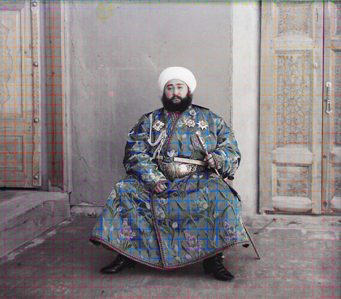 Black And White Photo Shows How An Optical Illusion Can Trick Our Brain Into Coloring It Black And White Photo Shows How An Optical Illusion Can Trick Our Brain Into Coloring It