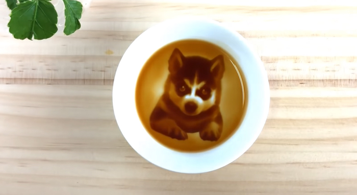 After Pouring Soy Sauce Into These Plates, Entire "Hidden Paintings" Appear