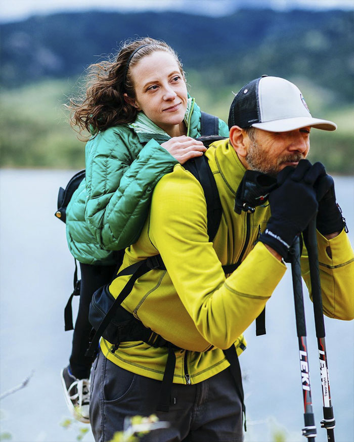 Woman Who Cannot Walk Forms A Duo With A Blind Man So They Could Go Hiking Together: 'He's The Legs, I'm The Eyes' Woman Who Cannot Walk Forms A Duo With A Blind Man So They Could Go Hiking Together: 'He's The Legs, I'm The Eyes'