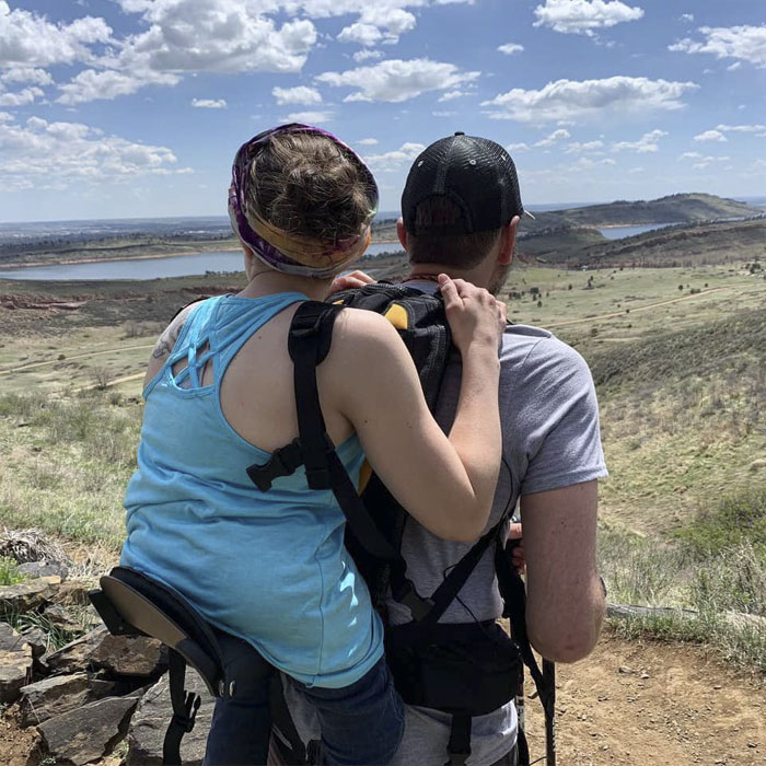 Woman Who Cannot Walk Forms A Duo With A Blind Man So They Could Go Hiking Together: 'He's The Legs, I'm The Eyes' Woman Who Cannot Walk Forms A Duo With A Blind Man So They Could Go Hiking Together: 'He's The Legs, I'm The Eyes'