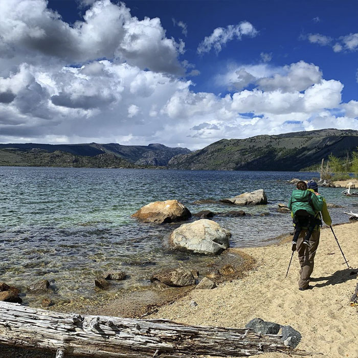 Woman Who Cannot Walk Forms A Duo With A Blind Man So They Could Go Hiking Together: 'He's The Legs, I'm The Eyes' Woman Who Cannot Walk Forms A Duo With A Blind Man So They Could Go Hiking Together: 'He's The Legs, I'm The Eyes'