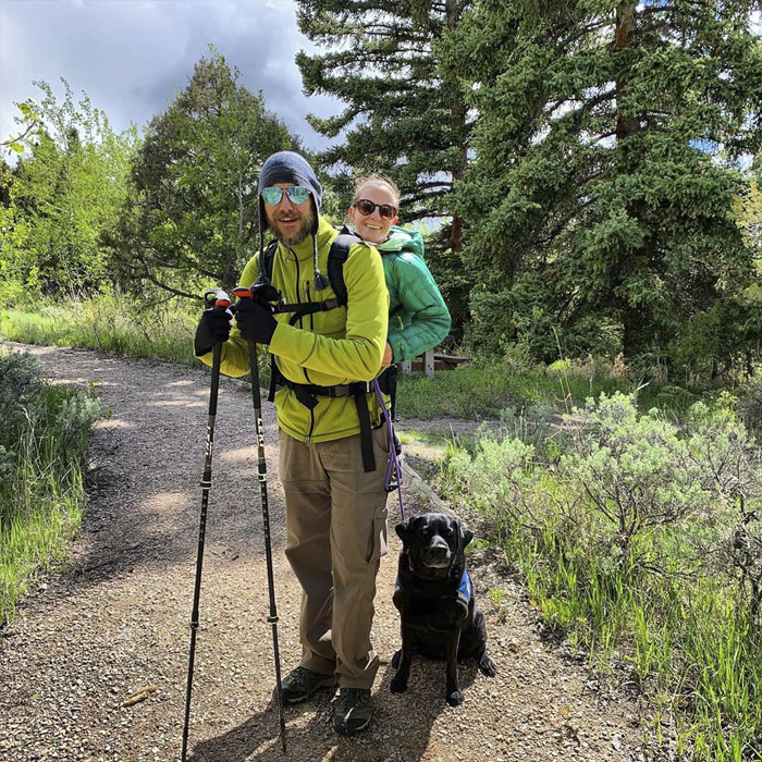 Woman Who Cannot Walk Forms A Duo With A Blind Man So They Could Go Hiking Together: 'He's The Legs, I'm The Eyes' Woman Who Cannot Walk Forms A Duo With A Blind Man So They Could Go Hiking Together: 'He's The Legs, I'm The Eyes'