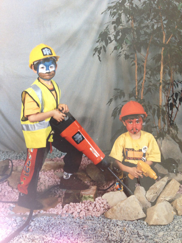 Surprisingly, This Portrait Studio, Which Specialized In Face-Paint Drilling Scenes, Did Not Take Off