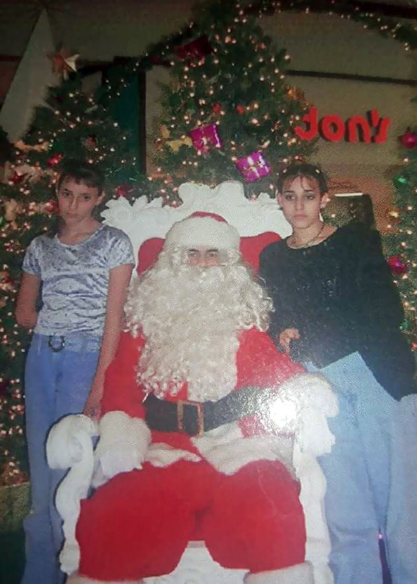 My Brother Played Santa At The Mall And My Mom Insisted We Take A Family Photo