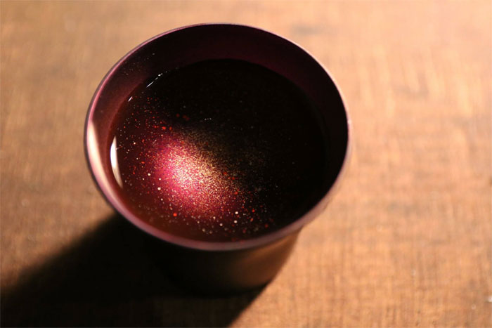 Clever Design Turns Ordinary Cups Into Liquid Galaxies When Something Is Poured Into Them Clever Design Turns Ordinary Cups Into Liquid Galaxies When Something Is Poured Into Them
