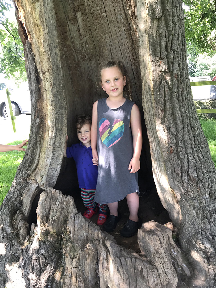 This Autistic Girl Could Only Wear One Specific Dress For Years, So Her Mom's Friend Asked Twitter For Help This Autistic Girl Could Only Wear One Specific Dress For Years, So Her Mom's Friend Asked Twitter For Help