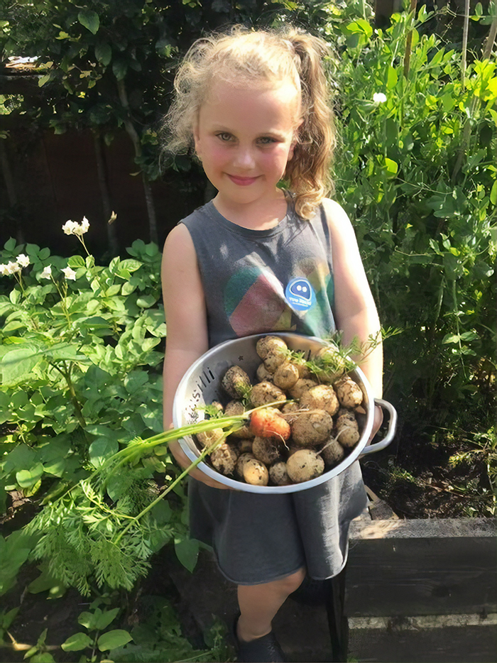 This Autistic Girl Could Only Wear One Specific Dress For Years, So Her Mom's Friend Asked Twitter For Help