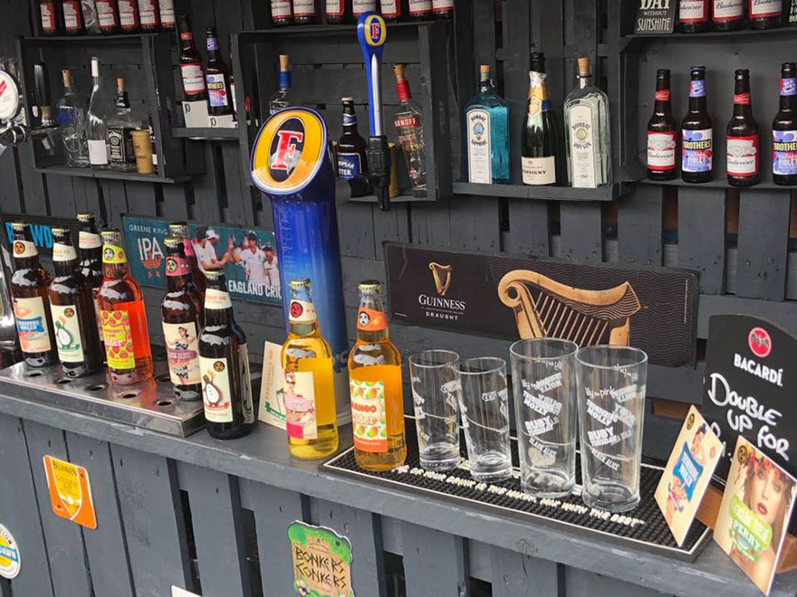 This Pallet Bar In My Backyard Cost Me Only $112 To Make This Pallet Bar In My Backyard Cost Me Only $112 To Make