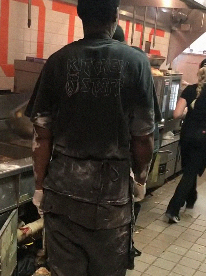 Customer Secretly Films A Hooters Kitchen And People Are Disgusted Customer Secretly Films A Hooters Kitchen And People Are Disgusted