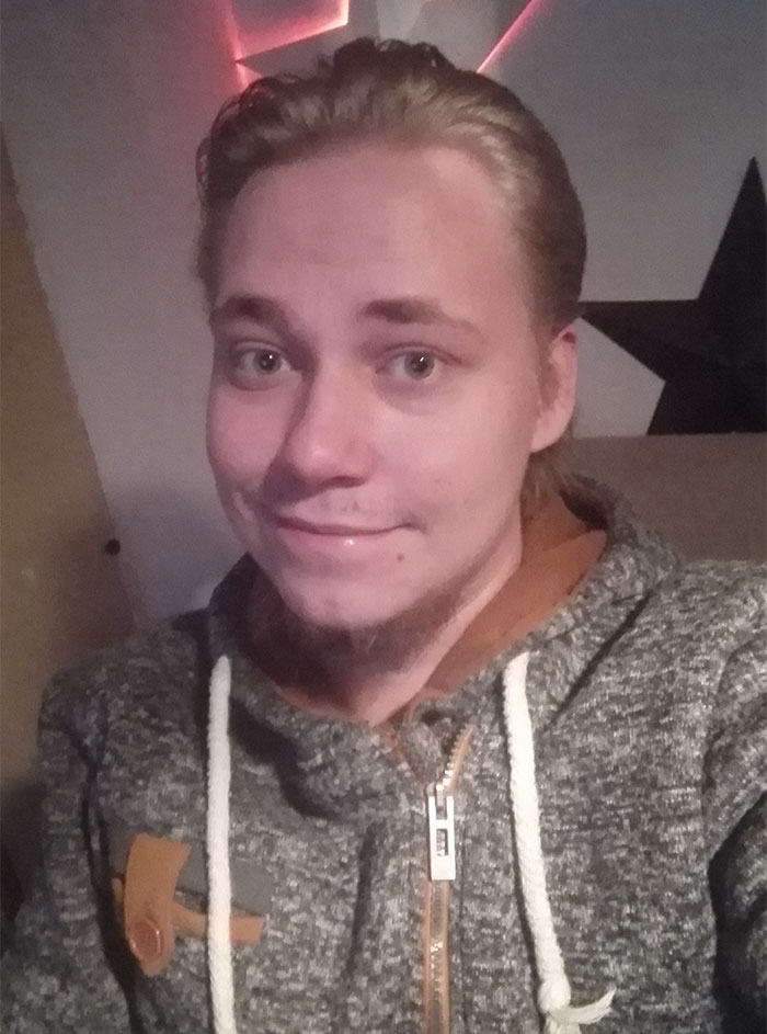 Chef Proves You Don't Need $1000 Knives To Cut Slices Like A Pro, It Only Takes 2 Steps Chef Proves You Don't Need $1000 Knives To Cut Slices Like A Pro, It Only Takes 2 Steps