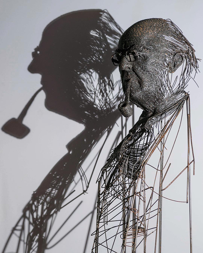 This Sculptor Bends Metal Wire Into Incredible Sculptures Of Historical Figures This Sculptor Bends Metal Wire Into Incredible Sculptures Of Historical Figures