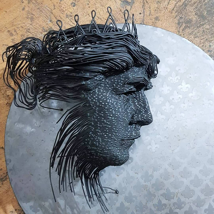 This Sculptor Bends Metal Wire Into Incredible Sculptures Of Historical Figures