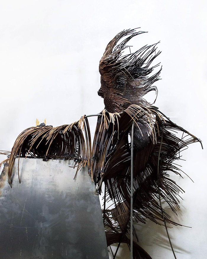 This Sculptor Bends Metal Wire Into Incredible Sculptures Of Historical Figures