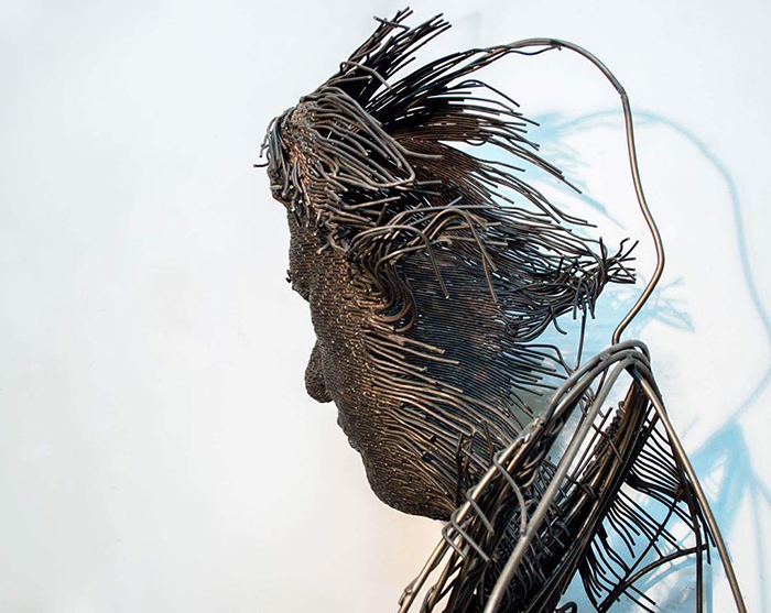 This Sculptor Bends Metal Wire Into Incredible Sculptures Of Historical Figures