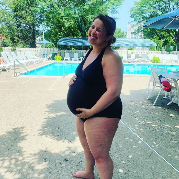 Mindy Kaling Posts Body-Positive Bikini Pics, Other Women Reply By Sharing Theirs