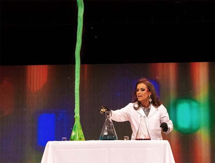 24-Year-Old Biochemist Wins Miss Virginia Title After Doing A Science Experiment As Her Talent 24-Year-Old Biochemist Wins Miss Virginia Title After Doing A Science Experiment As Her Talent