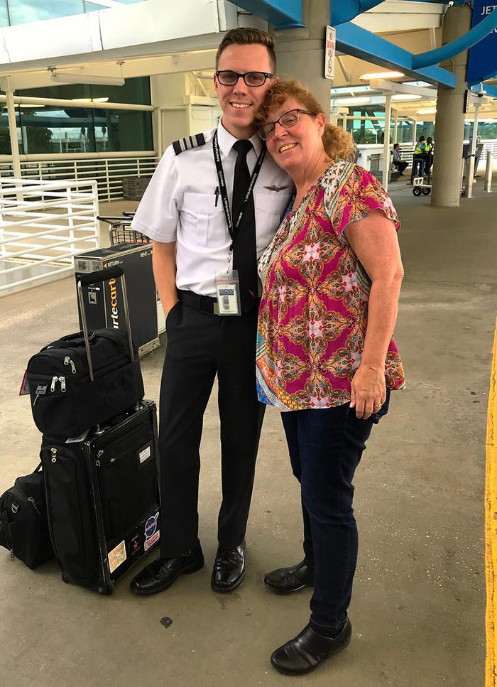 Mom Ends Up Being The Only Passenger On Her Son&rsquo;s Flight After A 7-Hour Delay, Gets A Private Flight