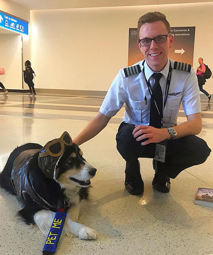 Mom Ends Up Being The Only Passenger On Her Son’s Flight After A 7-Hour Delay, Gets A Private Flight Mom Ends Up Being The Only Passenger On Her Son’s Flight After A 7-Hour Delay, Gets A Private Flight