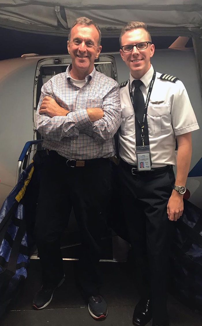 Mom Ends Up Being The Only Passenger On Her Son’s Flight After A 7-Hour Delay, Gets A Private Flight Mom Ends Up Being The Only Passenger On Her Son’s Flight After A 7-Hour Delay, Gets A Private Flight