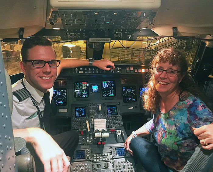 Mom Ends Up Being The Only Passenger On Her Son&rsquo;s Flight After A 7-Hour Delay, Gets A Private Flight